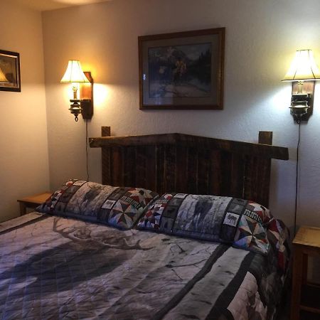 דובואה Rocky Mountain Lodge מראה חיצוני תמונה