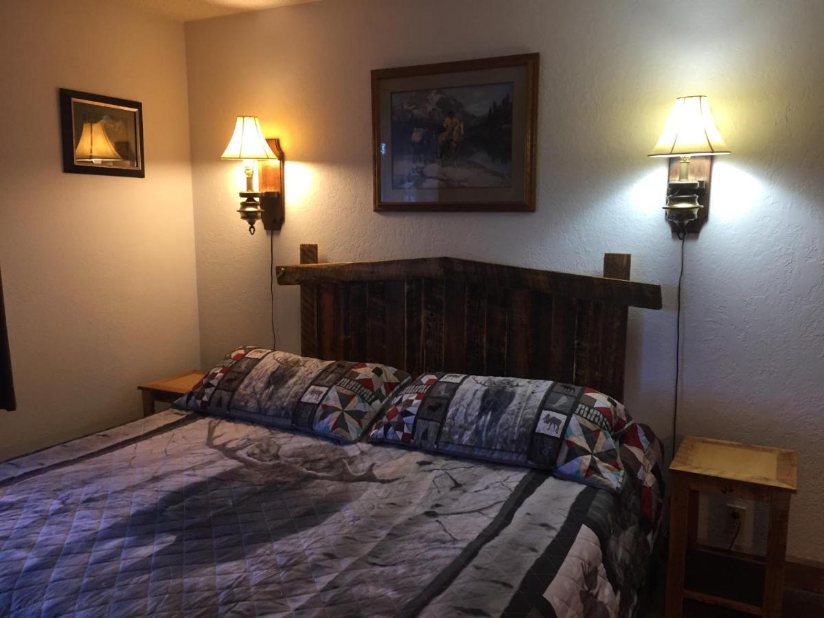 דובואה Rocky Mountain Lodge מראה חיצוני תמונה