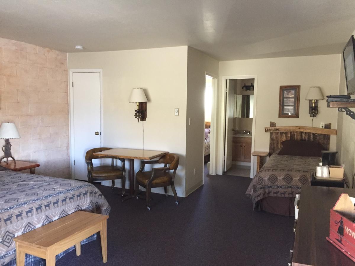 דובואה Rocky Mountain Lodge מראה חיצוני תמונה