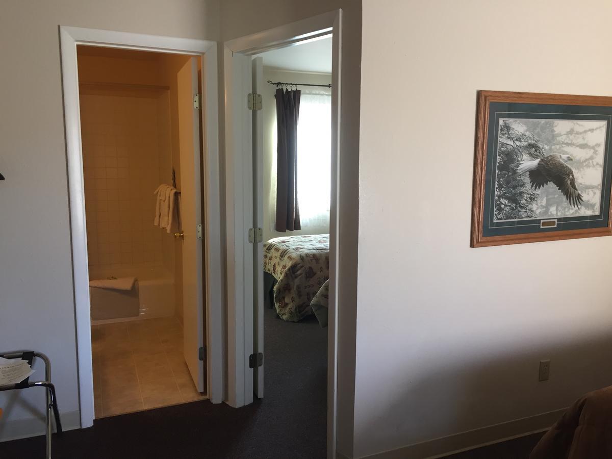 דובואה Rocky Mountain Lodge מראה חיצוני תמונה