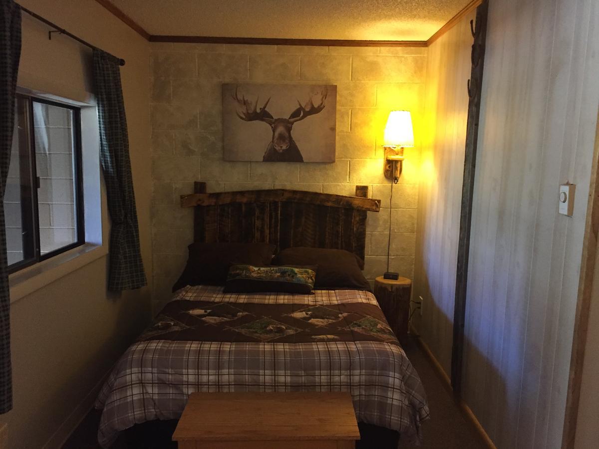 דובואה Rocky Mountain Lodge מראה חיצוני תמונה