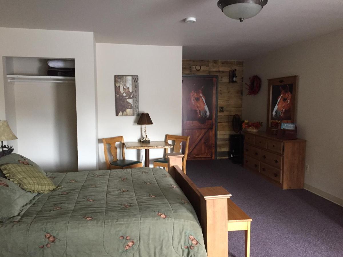 דובואה Rocky Mountain Lodge מראה חיצוני תמונה