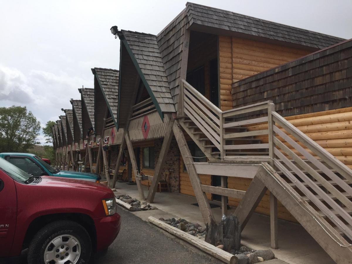 דובואה Rocky Mountain Lodge מראה חיצוני תמונה